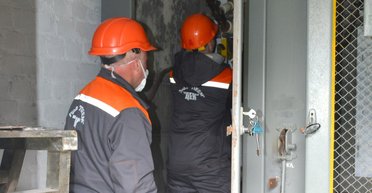 У Дніпрі мешканці будинку напали на енергетиків, які приїхали відключити світло