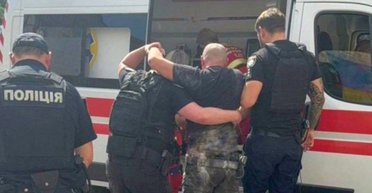 В Киеве мужчина пустил газ и взорвал квартиру во время задержания: ранен полицейский