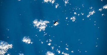 Потерянную астронавтами МКС сумку с инструментами теперь можно увидеть в ночном небе (фото)