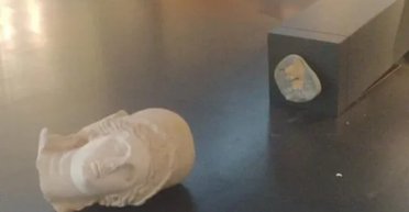 "Ображали почуття": американський турист розбив давньоримські статуї в Ізраїлі (фото)