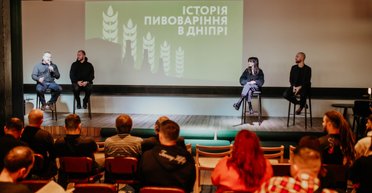 Розвиток пивної культури та історії Дніпра від MOVA: в місті відкрили музей та презентували книгу