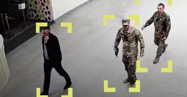 Журналісту-розслідувачу намагалися вручити повістку: Міноборони та СБУ вже відреагували (відео)