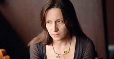 Театр жизни. Сценаристка "Киборгов" — о том, как превращать в пьесы и фильмы невероятную реальность, в которой мы живем