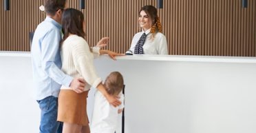 Спеціальний тариф: сім'я переїжджає жити в розкішний номер готелю, щоб заощадити гроші