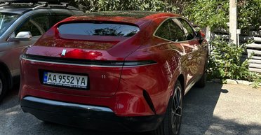 В Украине появился первый электрокроссовер от Huawei с запасом хода до 700 км (фото)