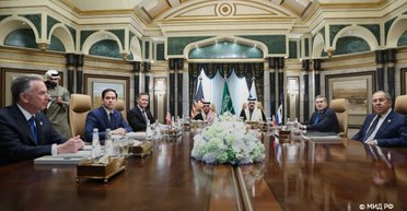 "Хватаются обеими руками": переговоры в Эр-Рияде открывают широкие возможности для РФ: анализ Sky News