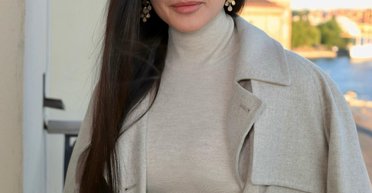 Демі Мур у чорному бікіні відпочиває на яхті в Греції (фото)