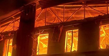 Горели помещения и автомобили: что известно об атаке по Кривому Рогу (фото)