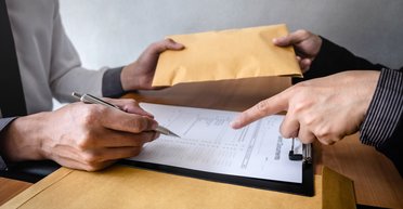 Тест на дурня. Фокус придбав підробний ПЛР-тест і з'ясував, як влаштовано нелегальний бізнес