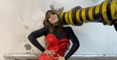 У підвалі та на будівництві: Моніка Беллуччі знялася в незвичній фотосесії (фото)