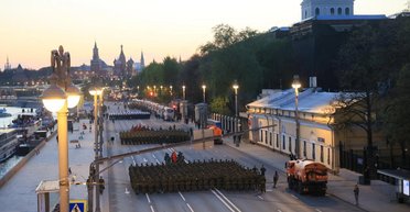 Парад у Москві пройде в оточенні ППО: у низці інших міст РФ святкування скасували