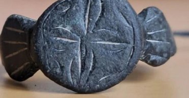 Женское украшение, которое носили мужчины и дети: на Волыни женщина на огороде нашла древний перстень