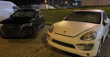 В Украину пытались ввезти премиальные автомобили под видом гуманитарки (фото)