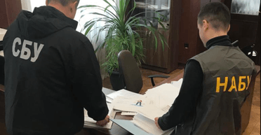 Выйди, предатель. Почему идея Зеленского приравнять коррупцию к государственной измене может не сработать