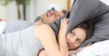 Вселенская несправедливость: почему храп не будит тех, кто храпит