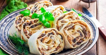 Меню на новогодний стол: что можно сделать со шпротами, кроме бутербродов