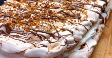 Самый вкусный торт: рецепт десерта с безе и сливочным кремом (видео)