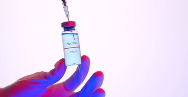 Вакцини захищають навіть тих, хто не прищеплювався: що показало дослідження