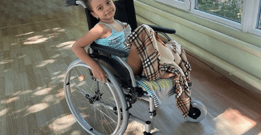 Надягнула протез – і в спортзал. Мрії 6-річної Олександри Паскаль, що втратила ногу через війну