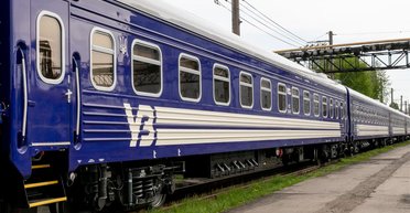 Допомагала пасажирам евакуюватися під час атаки БПЛА: на Одещині потяг збив провідницю