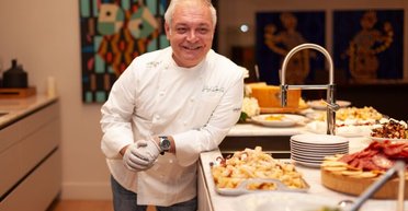 Бывший повар Ватикана рассказал, чем кормил Папу Римского и диктаторов (фото)