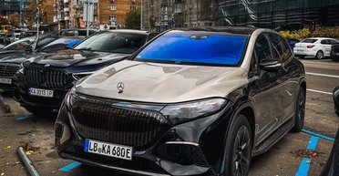 В Киеве заметили люксовый электрокроссовер Maybach за $200 000 на "бляхах" (фото)