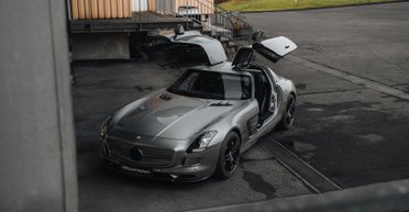 Их существует всего 9: на продажу выставили уникальный электрический суперкар Mercedes (фото)