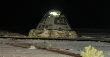 Аварійна історія закінчилася: з орбіти без астронавтів повернувся корабель Starliner (відео)