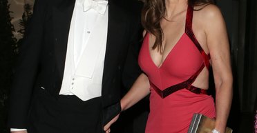 Елізабет Герлі із сином Даміаном у парних образах вирушили на прогулянку (фото)