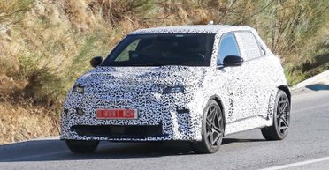 Новітній електричний спорткар від Renault вперше помітили на дорогах (фото)