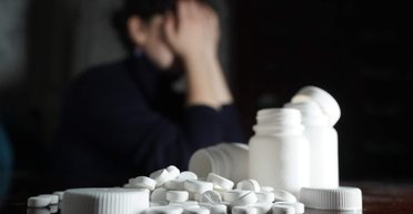 Спрос на антидепрессанты в Украине бьет рекорды: как сохранить здоровье