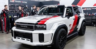 Новий Toyota Land Cruiser Prado перетворили на яскраве спортивне авто (фото)