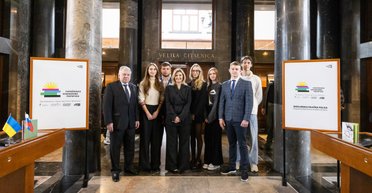 Стилист ответила, чего не хватает в образе Елены Зеленской во время визита в один из университетов Словении (фото)