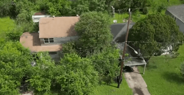 Жінка може втратити будинок, у якому незаконно оселився незнайомець (фото)