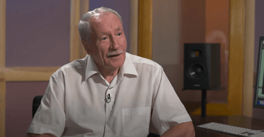 Клал руки на колени или крепко обнимал: еще одного преподавателя КНУТКиТ обвиняют в харассменте