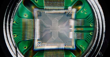 Квантовый чип поможет производить вычисления, на которые у суперкомпьютеров ушли бы годы