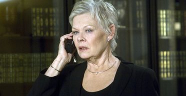 Звезда фильмов о Джеймсе Бонде слепнет: Джуди Денч нужен помощник