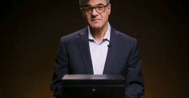 Экс-агент спецслужб раскрыл, как можно сделать человека невидимым для системы (видео)