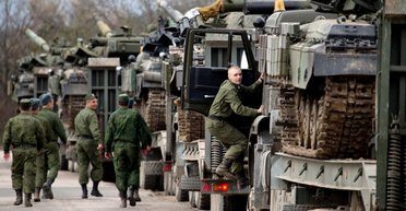 Подготовка к мобилизации: россияне зазывают мужчин в оккупации встать на учет в "военкоматы"