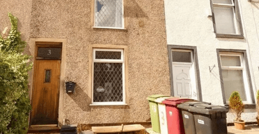 Ідеальна угода: пара перетворила покинутий будинок на затишне гніздечко за "копійки" (фото)