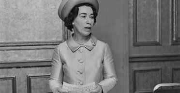 Найреалістичніший двійник Єлизавети II померла у віці королеви (фото, відео)