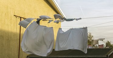 Новый тренд — вывешивать одеяла на мороз: действительно ли это может улучшить качество сна