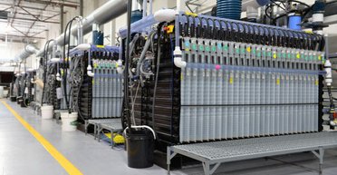 Железо-воздушные батареи против литиевых: почему альтернатива лучше хранит энергию