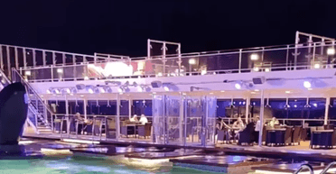 Темна сторона раю: турист показав, який вигляд має круїзний лайнер уночі (відео)