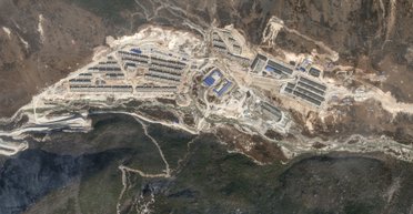 Китай строит поселения на спорной границе с Бутаном: появились спутниковые снимки