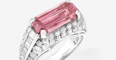 Дешева на вигляд сімейна реліквія виявилася рідкісним діамантом за 1,2 млн євро