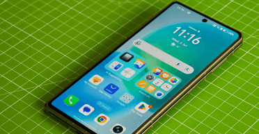 Вийшов "найтонший у світі" смартфон-розкладачка: що про нього відомо (фото)