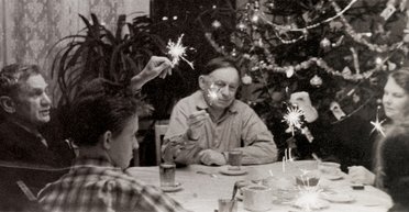 Готовь майонез с осени. Как советские граждане добывали "елки-палки" и продукты к новогоднему столу