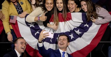 Кандидат от Голливуда и четверо старцев. Кто из демократов идет на выборы против Трампа