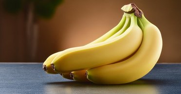 Красный свет – не помеха: в Британии мужчина выгуливал банан на поводке (фото)